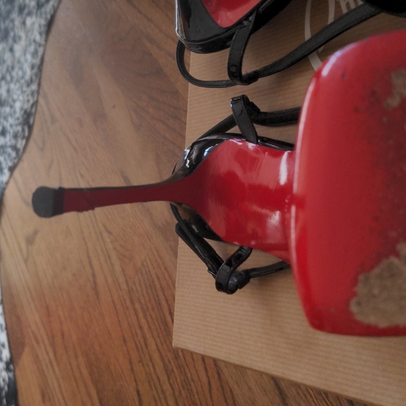 Classic Louboutin stilettos - Picture 6 of 9